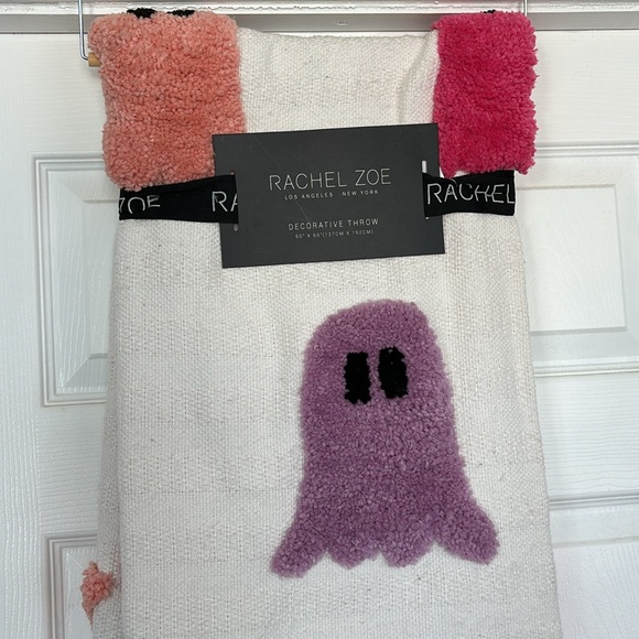 Viral TikTok Ghost Throw Blanket - Picture 4 of 8